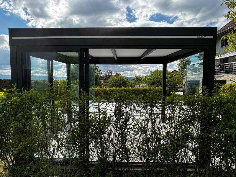  Pergola adossée design et moderne pour terrasse à Caen en Normandie